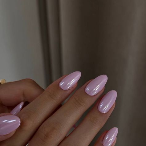 ALBA on Instagram: "Be in love & Crystal chrome @blueskykosova 🧚‍♀️" Shimmery Purple Nails, Lilac Chrome Nails, Light Pink Chrome Nails, Lilac Chrome, Chrime Nails, Purple Chrome Nails, Light Purple Nails, Purple Chrome, Pink Chrome Nails