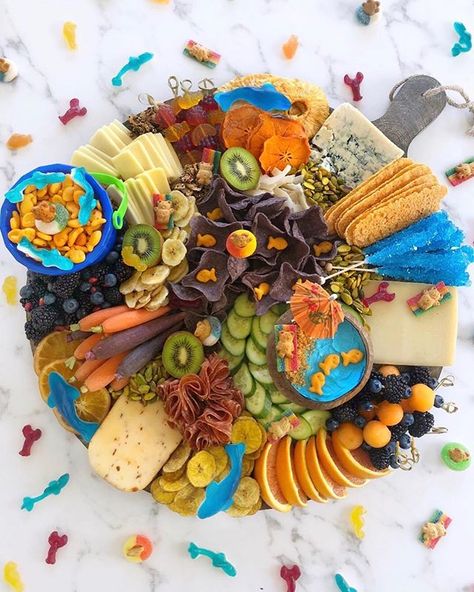 Bravo Board, Beach Theme Food, Charcuterie Board Themes, Shark Snacks, Beach Snack, Chacuterie Board, Mermaid Birthday Party Food, Themed Nights, Charcuterie Party