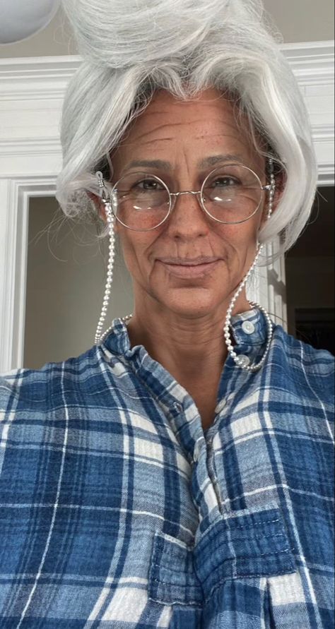 Old Ppl Costumes, Granny Costumes For Adults, Grandma Halloween Costume For Women, Grandma Costume Makeup, Granny Party Theme Outfit, Granny Costume Ideas, Grandma Makeup Costume, Old Lady Dress Up, Old People Costume Couple