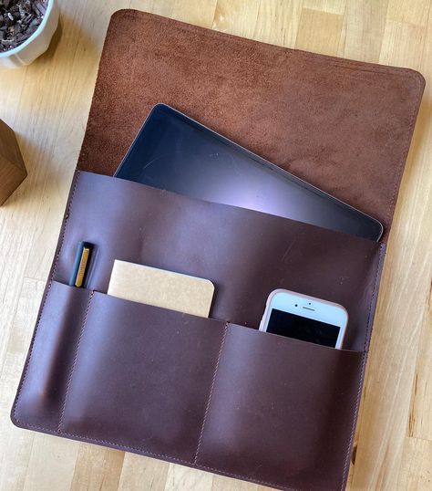 iPad sleeve now available on website!  Fits tablets that are 12” x 8.75” x .5” Extra pockets will carry your field notes and a phone up to 3” wide.Provides protection from minor falls. . . #ipadpro #ipadpromax #leatheripadcase #leatheripadsleeve #leathertabletsleeve #leatheripadbag #iphonecase #giftsforhim #giftsfordad #giftsforher #collegegifts #officegear #officegifts Leather Ipad Sleeve, Leather Ipad Case, Leather Laptop Case, Leather Journal Cover, Ipad Bag, Tablet Bag, Leather Jacket Style, Field Notes, Leather Sleeves