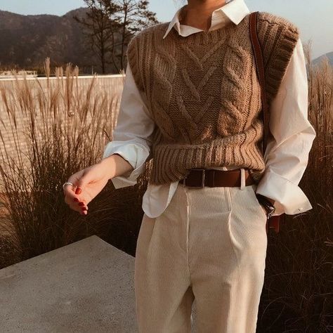 Outfit Ideas Korean Dress, Dark Academia Outfit Winter, Academia Aesthetic Outfit Men, Dark Academia Aesthetic Outfit, Vest Outfits Men, Outfit Ideas Korean, Adrette Outfits, Sweater Vest Outfit, Dark Academia Outfit