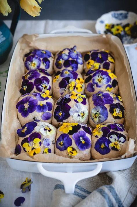 Super soft and fluffy sourdough hot cross buns are achieved by using a stiff levain and the tangzhong method used in milk bread recipes. This is an egg-free and vegan-friendly recipe. Edible flowers are added for fun! | fareisle.com #sourdoughhotcrossbuns #hotcrossbuns #sourdoughbrioche #sourdoughbuns #sourdoughfruitbuns #sourdoughbread #hotcrossbunsrecipe #veganhotcrossbuns #foodphotography #foodstyling Milk Bread Recipes, Sourdough Hot Cross Buns, Vegan Hot Cross Buns, Cross Buns Recipe, Milk Bread Recipe, Edible Flowers Recipes, Hot Cross Buns Recipe, Buns Recipe, Milk Bread