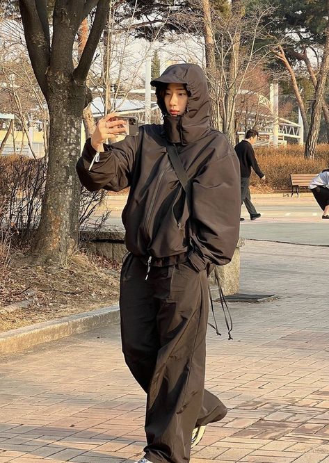 Camping Wear, Cozy Streetwear, Kind Of Blue, Asian Street Style, Aesthetic Boy, Winter Fits, Baggy Fits, Hair Looks, Trend Setter