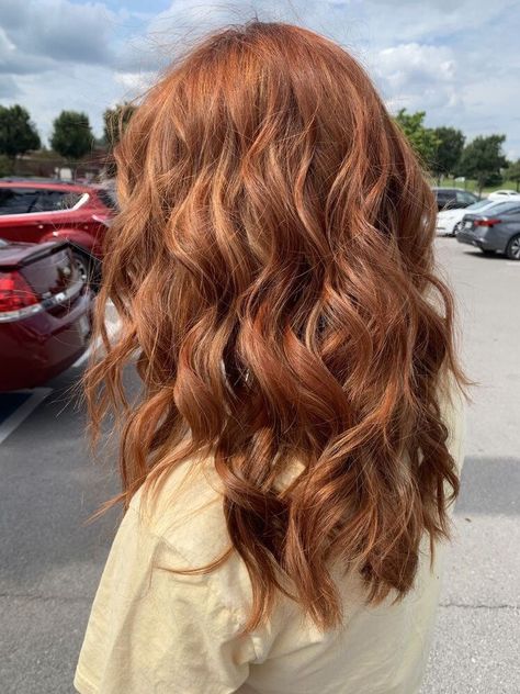 Highlights Red Hair Redheads, Auburn Hair With Subtle Highlights, Copper Hair Clothes Colours, Red Hair With Natural Highlights, Red Head Color Ideas, Auburn Hair Color With Balayage, Blonde Auburn Hair Color, Ginger Hair Inspo Aesthetic, Natural Ginger With Lowlights