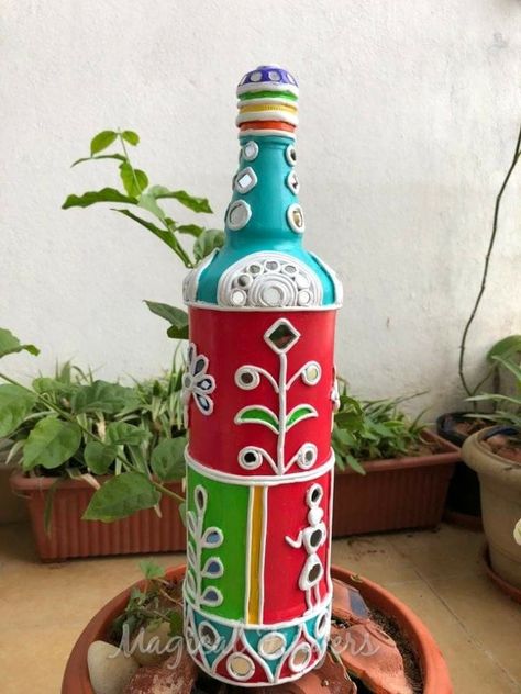 Bottles Decoration Diy, Bottle Art Projects, Gorgeous Living Room, Art Bottle, Lippan Art, Glass Bottle Diy, Diy Glass Bottle Crafts, Jar Art, Bottle Decor