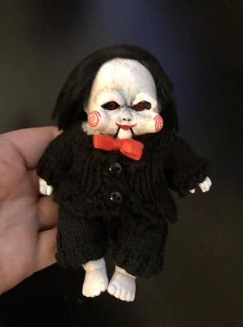 Billy Puppet, Billy The Puppet, Doll Horror, Saw Series, Painted Doll, All Horror Movies, Tumblr Sims 4, Scary Dolls, Haunted Dolls