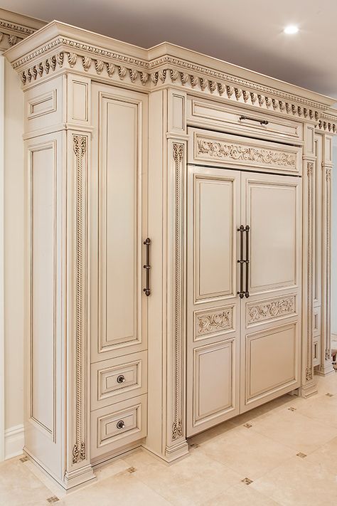 Classic Cream Kitchen with hand carving ceiling and island in North Caldwell, NY Ornate Kitchen, Aesthetic Interior Design, Classic Kitchen Design, Kitchen Transitional, French Country Kitchens, Dream Kitchens Design, Custom Kitchens, Elegant Kitchens, Luxury Kitchen Design