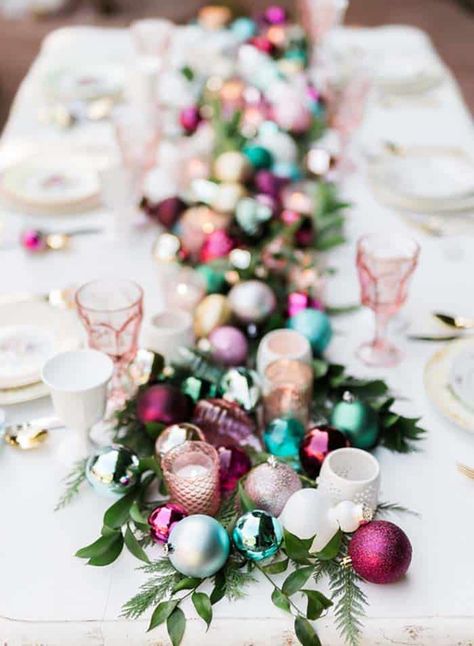 Holiday Centerpieces Diy, Diy Christmas Table, Modern Holiday Decor, Gorgeous Centerpieces, Christmas Table Centerpieces, Christmas Tablescape, Holiday Tablescapes, Holiday Centerpieces, Centerpiece Ideas