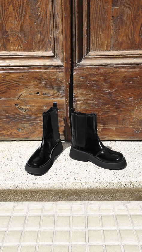 Dip your toes into fall dressing with the Giselle Chelsea boots — in patent black, it is understated and striking at once. #CharlesKeithFW23 #CharlesKeithOfficial Patent Leather Boots Outfit, Patent Chelsea Boots, Leather Boots Outfit, Staple Shoes, Pre Fall 2023, Patent Leather Boots, Shoes Boots Ankle, White Pumps, Chunky Block Heels