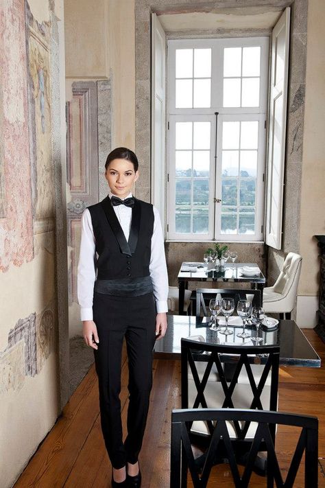 UNIFORMES HOTEL Waiter Outfit, Uniform Hotel, Waitress Outfit, Waiter Uniform, Cocktail Waitress, Employee Uniform, Restaurant Uniforms, Women Wearing Ties, Hotel Uniform