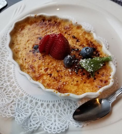 Creme Brulee Creme Brulee Aesthetic, Cream Brulee, Cream Soup Recipes, Food Quotes, Summer Desserts, Dessert Bars, Sweet Snacks, Food Design, Custard