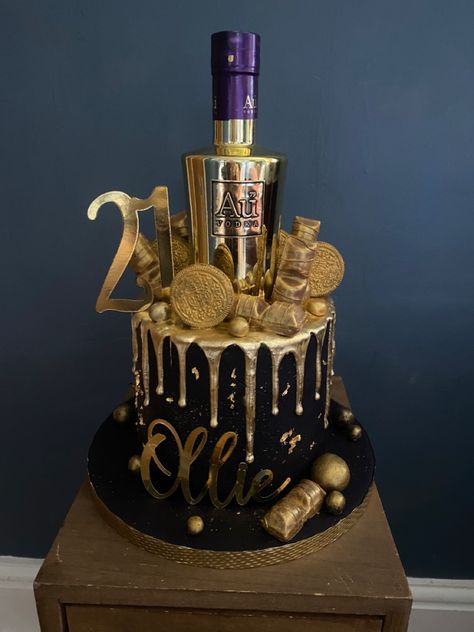 Au Vodka Birthday Cake, Vodka Cake Design, 18th Birthday Cake Boys, Vodka Cake, Cake 21st Birthday, Au Vodka, 18th Birthday Cake Designs, Cake Designs For Boy, 18th Cake