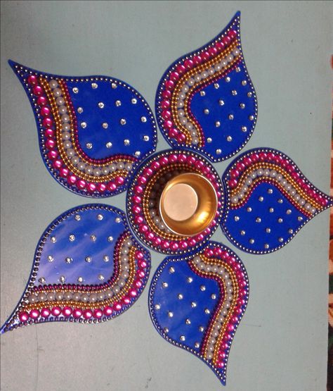 Cardboard Rangoli, Acrylic Rangoli Designs, Mango Pattern, Diy Rangoli, Designer Rangoli, Glitter Paper Crafts, Rangoli Designs Easy, Aarti Thali, Diya Designs