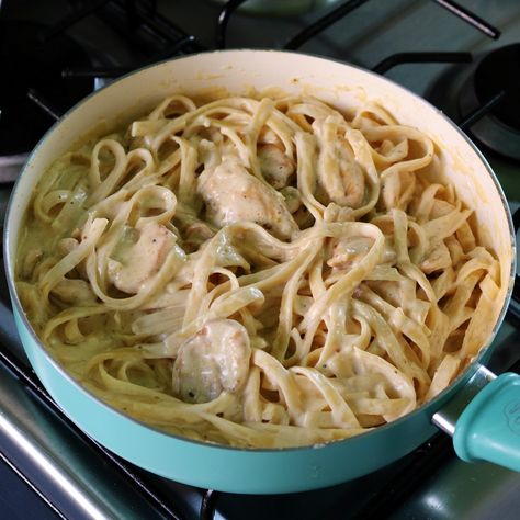 Receta De 10 - Fettuccine Alfredo con pollo 🍗 | Facebook Fetuccini Alfredo, Bar Mix, Fettuccine Alfredo, Oil Mix, Parmesan Cheese, Brown Butter, Alfredo, 1 Cup, Parmesan