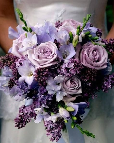 25 Wedding Bouquet Ideas | Cuded Cakes Purple, Dark Purple Wedding, Bouquets Ideas, Purple Bridal Bouquet, Violet Wedding, Purple Wedding Bouquets, Purple Wedding Theme, Lilac Wedding, Purple Wedding Flowers