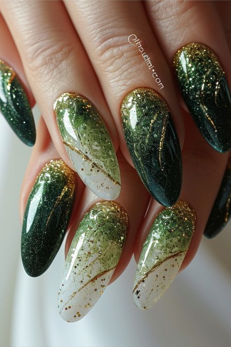 Dark Green nails Forest Green And Gold Nails Acrylic, Deep Emerald Green Nails, Forest Nails Aesthetic, Dark Green Ombre Acrylic Nails, Magical Nails Acrylic, Dark Green Wedding Nails, Forest Wedding Nails, Emerald Green Holiday Nails, Green Nails With Leaves