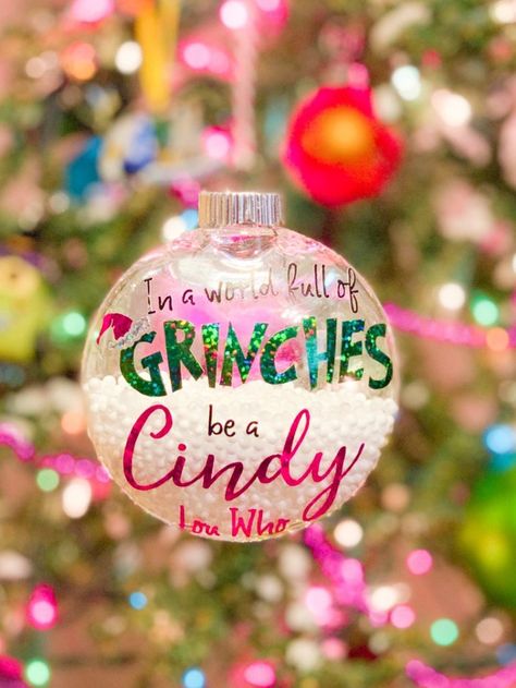 Christmas Garland Decorating Ideas, Cindy Lou Who Svg, Vinyl Christmas Ornaments, Christmas Ball Ornaments Diy, Diy Xmas Ornaments, Grinch Crafts, Clear Christmas Ornaments, Grinch Decorations, Whoville Christmas