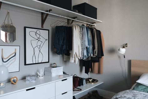 small space closet organization: open closet Diy Open Wardrobe, Small Room Wardrobe Ideas, Organizing A Closet, Bedroom Cupboard Ideas, Diy Closet Storage, Bedroom Ikea, Closet Small Bedroom, Kids Bedroom Storage, Small Closet Space