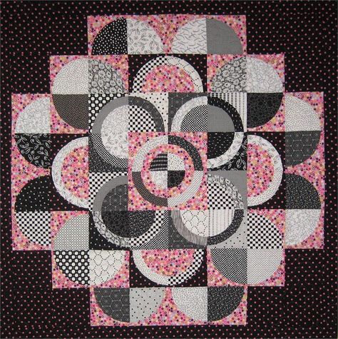 Circle of Hope Circle Quilt Patterns, Unique Quilt Pattern, Drunkards Path Quilt, Drunkards Path, Black And White Quilts, Circle Quilts, White Quilt, Barn Quilts, Quilt Block Patterns