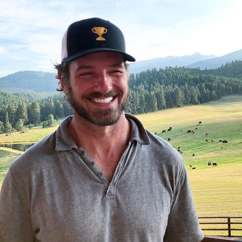 Cowboy Face Claim, Attractive Male Actors, Country Boy Outfits, Men In Love, Beast Logo, Ian Bohen, Baby Buffalo, Peter Hale, Branded Caps