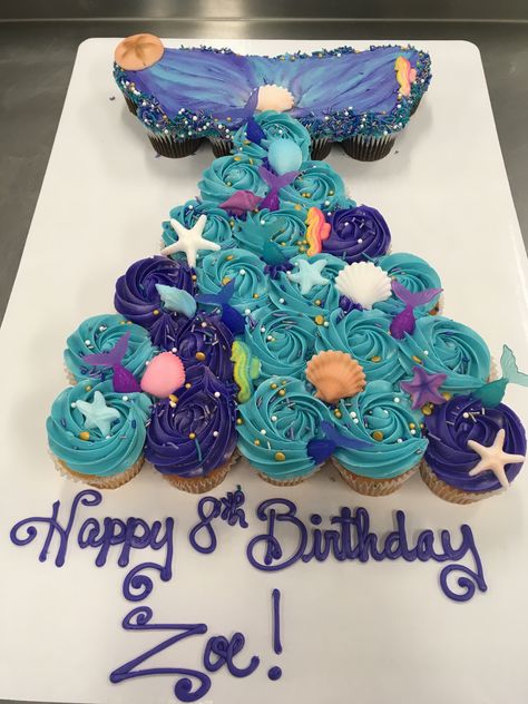 Mermaid Pull Apart Cupcakes, Mermaid Tail Cupcake Cake, Mermaid Cupcake Cake, Mermaid Birthday Party Food, Mermaid Pool Parties, Ariel Birthday Party, Ocean Birthday Party, Girly Birthday Party, Mermaid Birthday Party Decorations