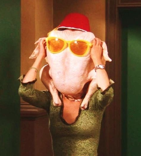 Monica Turkey Head, Friends Turkey Head, Friends Thanksgiving Episodes, Happy Thanksgiving Friends, Monica Friends, Turkey Head, Monica Gellar, Joey Friends, Funny Morning Pictures