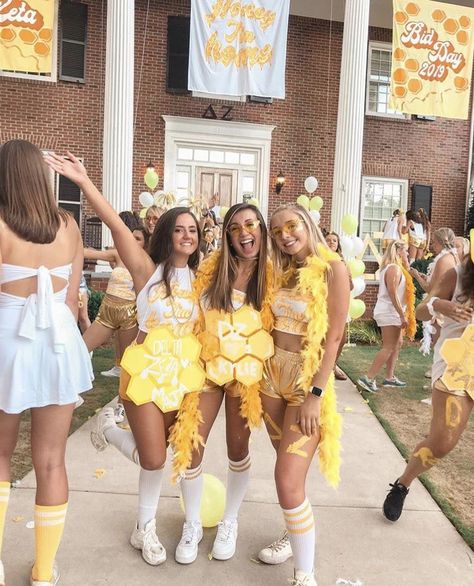 Sunshine Halloween Costume Women, Honey Bid Day Theme, Sunshine Costume, Honey Costume, Sorority Themes, Carnaval Outfit, Recruitment Themes, Green Plaid Skirt, Costume Carnaval