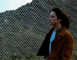 80s Gif, Keanu Reeves House, Keanu Reeves Young, Keanu Charles Reeves, Fbi Agent, Attractive People, Keanu Reeves, Man Alive, Movies Showing