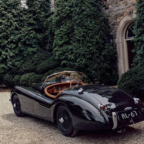 Jaguar Easton on Instagram: “#tbt Ralph Lauren’s 1951 Jaguar XK120 competition roadster via @ralphlaurenhome” Ladies Essentials, Manual Driving, Jaguar Auto, Luxe Auto's, Retro Auto, Vintage Auto's, Jaguar Xk120, Cruel Intentions, Maserati Granturismo