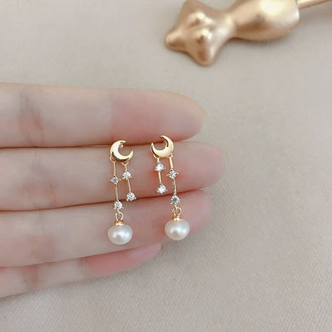 Dangle Pearl Earrings, Safe Journey, Feminine Power, Gold Pearl Earrings, Fresh Water Pearls, Handmade Jewelry Gift, Jewelry Lookbook, Earrings Minimalist, Trendy Earrings