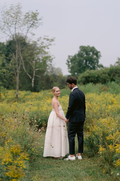 Vintage Wedding Photos 1950s, Winter City Wedding, Casual Wedding Photography, Farmhouse Outside, Little Farmhouse, Wedding Intimate, Film Wedding Photography, Full Of Love, Wedding Mood