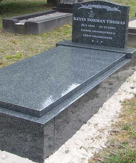 Graveyard Design Modern, Grave Ideas Cemetery, Tomb Stone Design, Grave Design Ideas, Tombstone Pictures, Grave Ideas, Grave Design, Granite Monuments, Grave Monuments