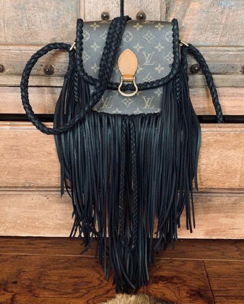 I am obsessing over this gorgeous bag! http://liketk.it/2CC0v #liketkit @liketoknow.it #LTKitbag #LTKtravel #LTKstyletip distressed Louis Vuitton, fringe designer bags Western Bags Purses, Western Bags, Western Bag, Fringe Handbags, Western Purses, Cowhide Bag, Fringe Purse, Diy Handbag, Unique Purses