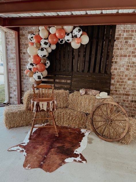 1st Rodeo Birthday Party Decorations, Cowboys 1st Birthday Party, Boho Western 1st Birthday, Cowboy Birthday Table Decor, 1st Rodeo Birthday Decorations, First Cowboy Birthday Party, Simple First Rodeo Birthday, My First Rodeo Cake Table, First Birthday Themes Rodeo