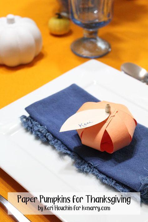 How cute is this fall tablescape? Paper pumpkins make adorable DIY fall decorations and can double as Thanksgiving place cards at the dinner table. #thanksgivingtablescape #thanksgivingdecorations #kenarry #ideasforthehome Thanksgiving Place Cards Diy, Thanksgiving Table Place Cards, Place Cards Ideas, Fall Place Cards, Diy Place Settings, Thanksgiving Table Settings Diy, Diy Fall Decorations, Easy Diy Thanksgiving, Diy Place Cards