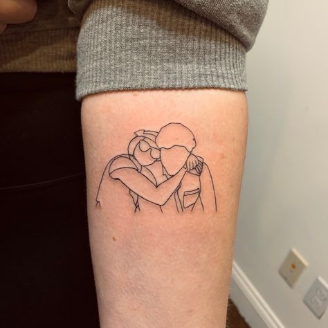 Photo Silhouette Tattoo, Tattoo Outline Picture, Father Daughter Outline Tattoo, Person Tattoo Outline, Fine Line Photo Tattoo, Fine Line Outline Tattoo, Tattoo Picture Outline, Outline Of Photo Tattoo, Single Line Portrait Tattoo