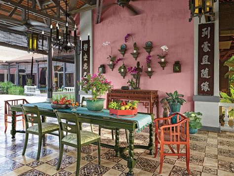 image Vietnamese Interior, Inside A House, Custom Dining Tables, Family Forever, Countryside House, Asian Decor, Tropical Getaways, Deco Furniture, French Interior