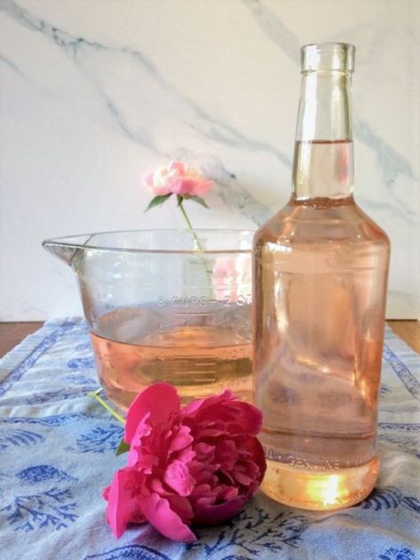 Herbal Spotlight: Peony, With Peony Simple Syrup Recipe - Du Jardin Beauty Peony Recipes, Simple Syrup Recipe, Mead Recipe, Edible Flowers Recipes, Lemonade Cocktail, Simple Syrup Recipes, Jam And Jelly, Syrup Recipe, Garden Recipes