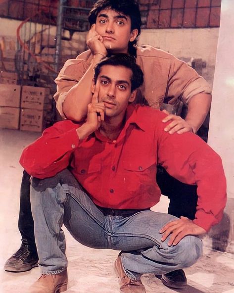 Andaz Apna Apna, Bollywood Aesthetic, 90s Bollywood Aesthetic, Salman Khan Photo, Gents Kurta, Wallpaper Themes, Bollywood Pictures, Bollywood Posters, Ar Rahman