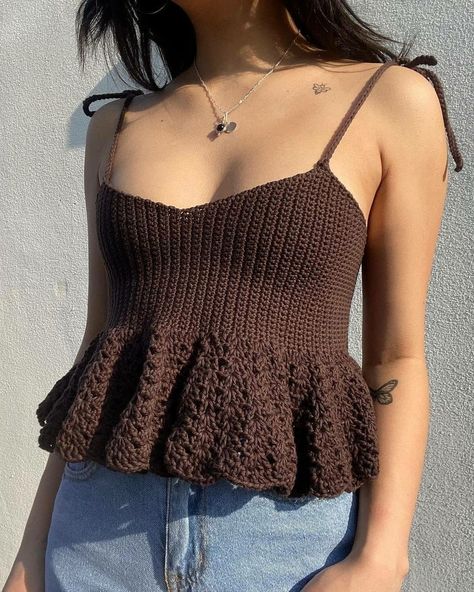 Crochet Top Ideas, Crochet Top Outfit, Mode Crochet, Chique Outfits, Crochet Clothing And Accessories, Top Ideas, Crochet Fashion Patterns, Crochet Top Pattern, Crochet Crop Top