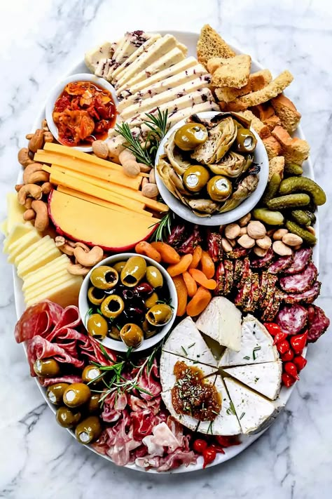 Sausage Board, Holiday Cheese Boards, Antipasto Platter, Meat Platter, Meat Appetizers, Charcuterie Inspiration, Foodie Crush, Charcuterie Platter, Charcuterie Cheese