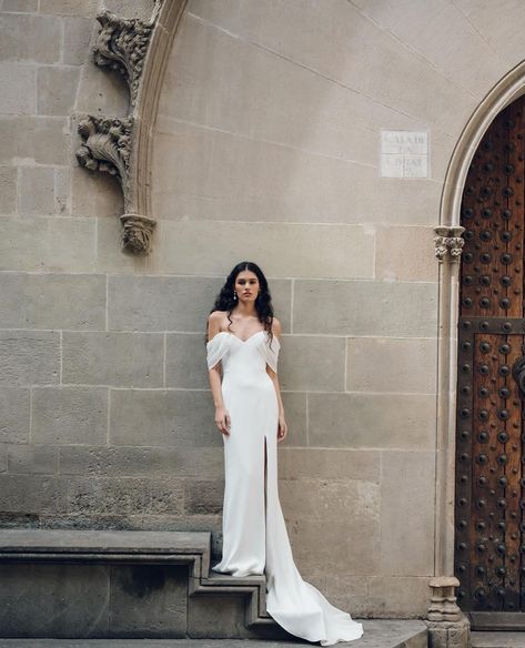 We think we’ve found something you’ll like ♥️ Jenny Yoo’s stunning new collection is arriving this August, and you could be among the first to try on these breathtaking gowns! Which one is your favourite? Let us know in the comments! 1. Addilyn 2.Marisol 3.Romina 4.Luciana 5.Justine 6. Hiliare Book your free appointment now via the link in our bio using the code “LAUNCH24.” Don’t miss out on this exclusive Jenny By Jenny Yoo, Off The Should Dress, Jenny Yoo Bridesmaid, Bridal Shops, Anne Barge, Wedding Dress Gallery, Exquisite Gowns, Dress Gallery, Melbourne Wedding