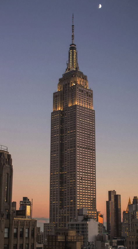 The Empire State Building is arguably the most iconic building in New York City. Visitors can expect two observation decks, with sweeping skyline views. Other than a classic photo-op, you can learn about the building's history through informative displays and videos, then have a meal at one of the seven on-site restaurants. Nyc Iconic Places, New York Things To Do, Perspective Layout, Nyc Empire State Building, Manhattan Aesthetic, The City Aesthetic, New York Tips, Empire State Building View, New York Empire State Building