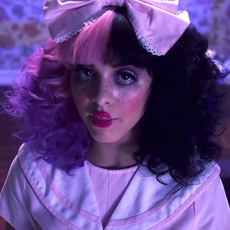 Melanie Martinez Makeup, Melanie Martinez Pictures, Melanie Martinez Pfp, Dollhouse Melanie, Cry Baby Melanie Martinez, Melanie Martinez Dollhouse, Baby Melanie Martinez, Melanie Martinez Art, Melanie Concert