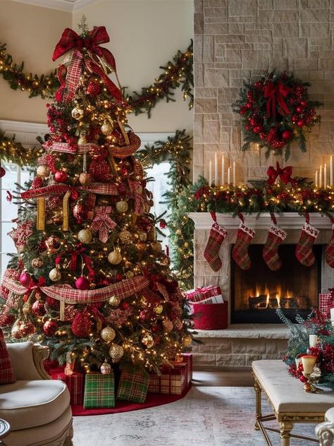 Traditional Chritmas Tree, Christmas Tree Red Aesthetic, Big Christmas Tree Aesthetic, Christmas Tree With Presents Aesthetic, Chriatmas Tree Red Silver Gold, Classic Christmas Tree, Christmas Dreaming, Cozy Christmas Decor, Traditional Christmas Decorations