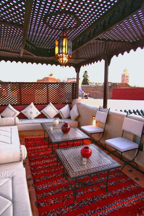 Moroccan Patio Ideas, Moroccan Decor Living Room, Design Marocain, Balkon Decor, Moroccan Home Decor, Moroccan Homes, Moroccan Interiors, Themed Room, Moroccan Design