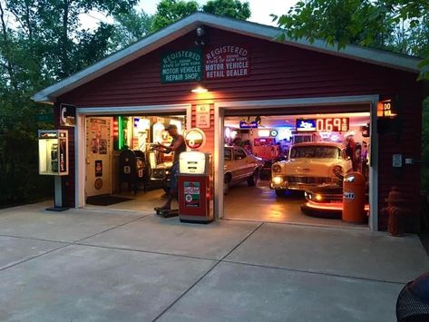 Vintage Car Garage, Car Shed, Man Garage, Whiskey Room, Garage Furniture, Garage Loft, Cast Iron Doorstop, Man Cave Room, Mechanic Shop