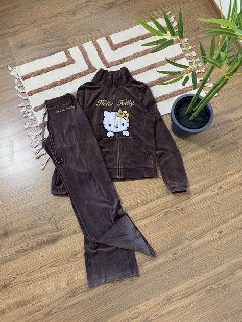 VINTAGE HELLO KITTY 00s JAPAN ANIMA TRACKSUIT Hello Kitty Tracksuit, 00s Japan, 2000s Tracksuit, Brown Tracksuit, Vintage Hello Kitty, Womens Vintage Dresses, Other Woman, Cartoon Network, Women's Dresses