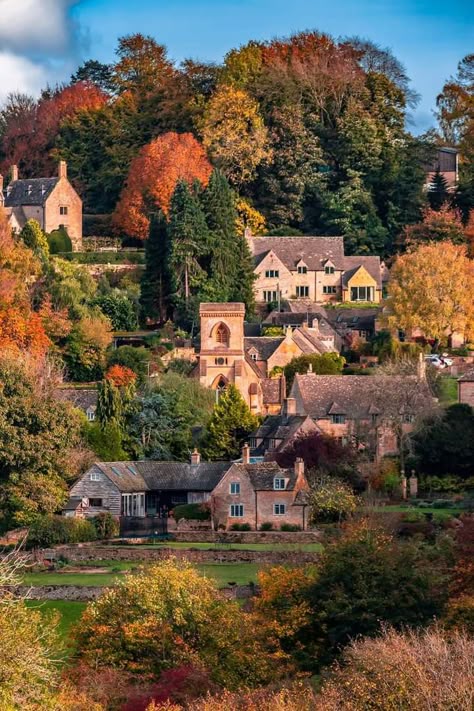 English Countryside Autumn, British Countryside Aesthetic, Country Living Uk, Autumn Cottage, Imaginary Friends, English Village, Countryside House, British Countryside, Mountain Town