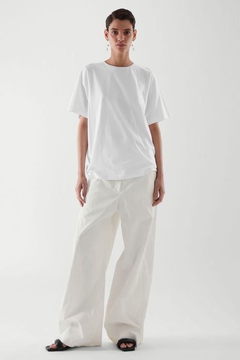 Catalogue Photoshoot, Plain White Tshirt, Most Stylish Men, Plain White T Shirt, T Shirts White, Black T Shirts, White T Shirts, Oversized T Shirts, Women's T Shirts